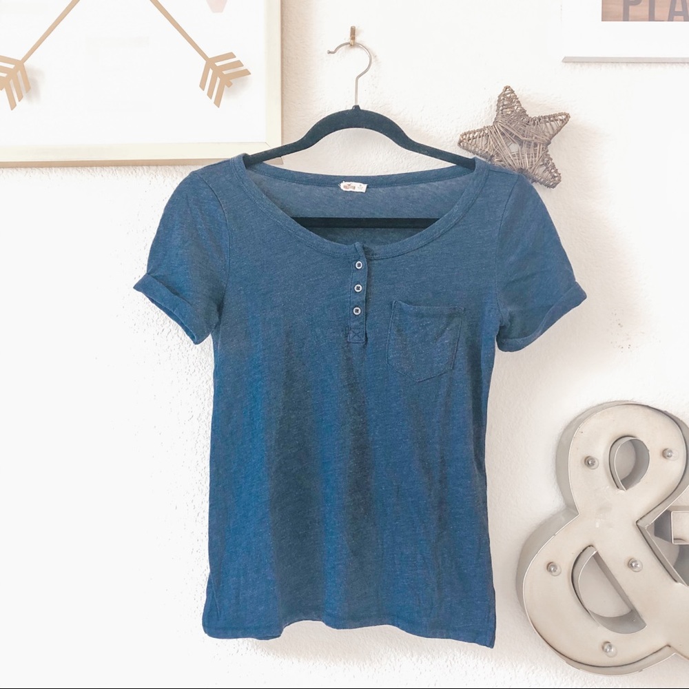 🍇2/$30 HOLLISTER round neck button pocket tee